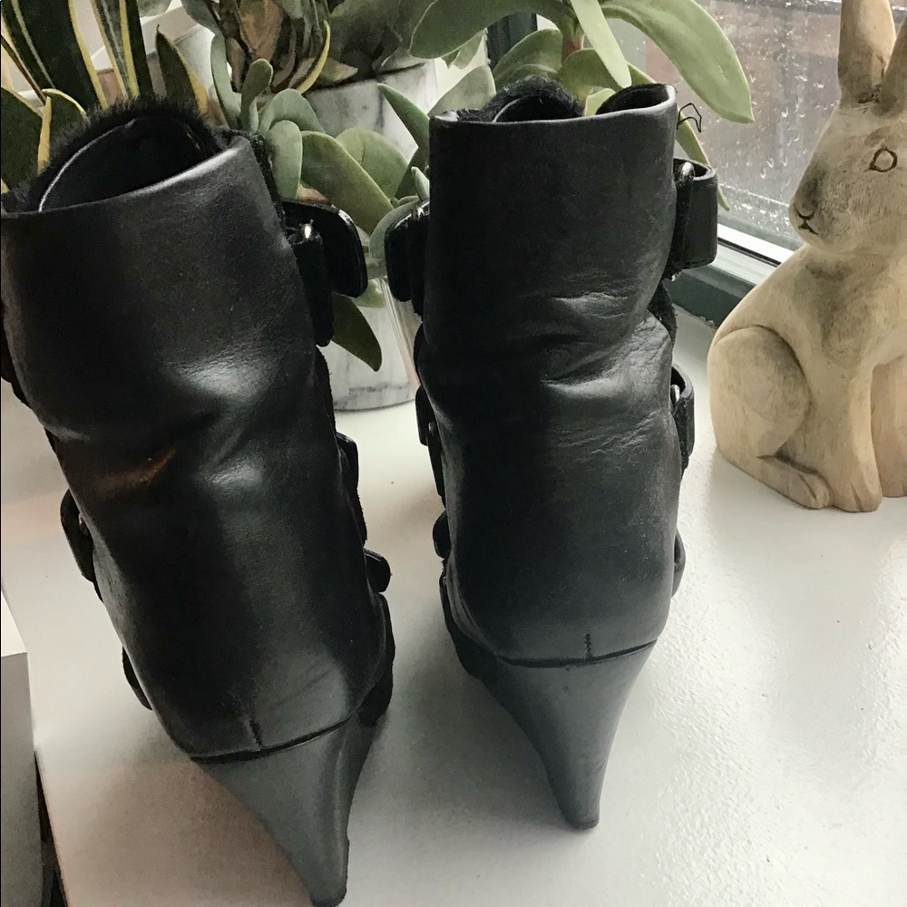Isabel Marant pony hair lace-up boots - Picture 2 of 5
